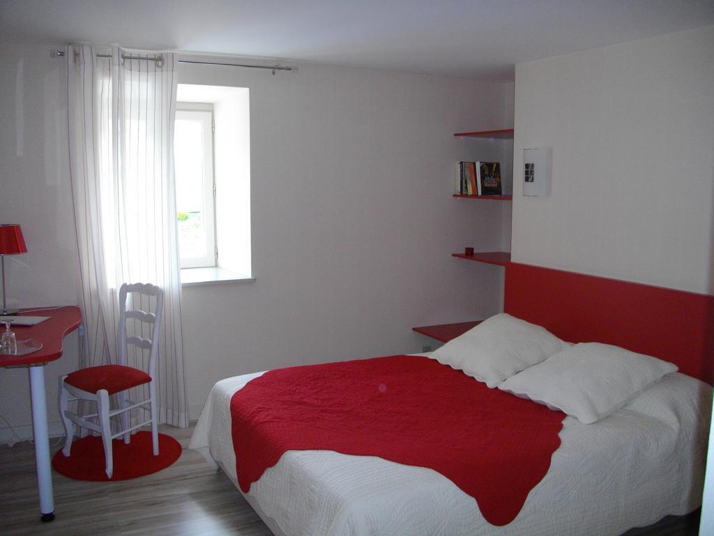 Logis Du Jacquelin Hotell Doussay Exteriör bild