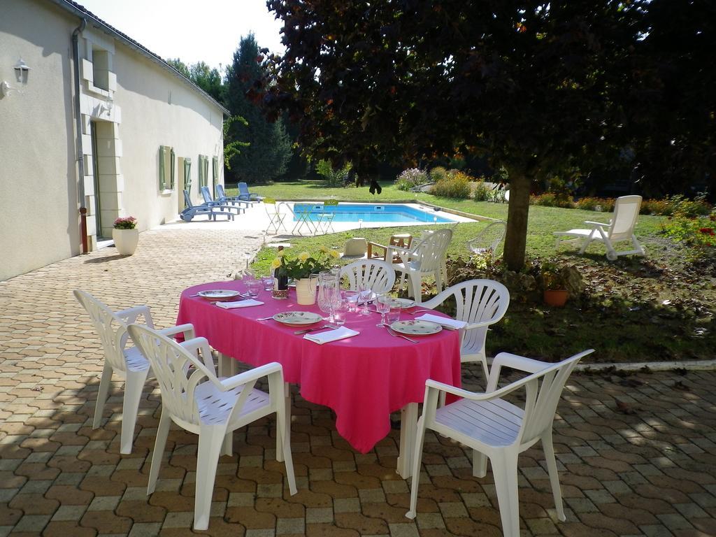 Logis Du Jacquelin Hotell Doussay Exteriör bild