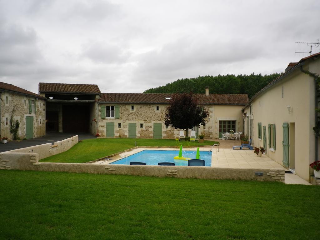 Logis Du Jacquelin Hotell Doussay Exteriör bild