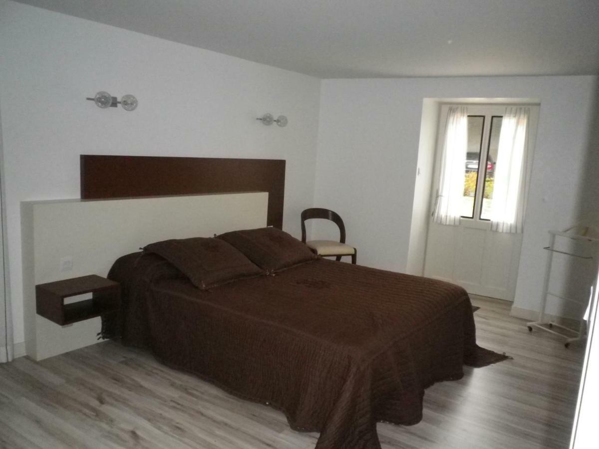 Logis Du Jacquelin Hotell Doussay Exteriör bild